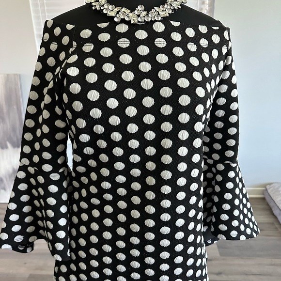 Peter Nygard Tops - Nygard polka dot off the shoulder top